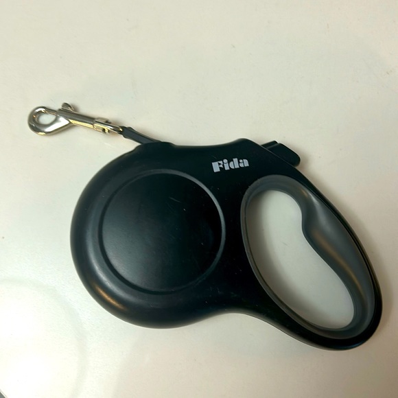 Automatic roll-in leash for a small dog - Picture 2 of 2